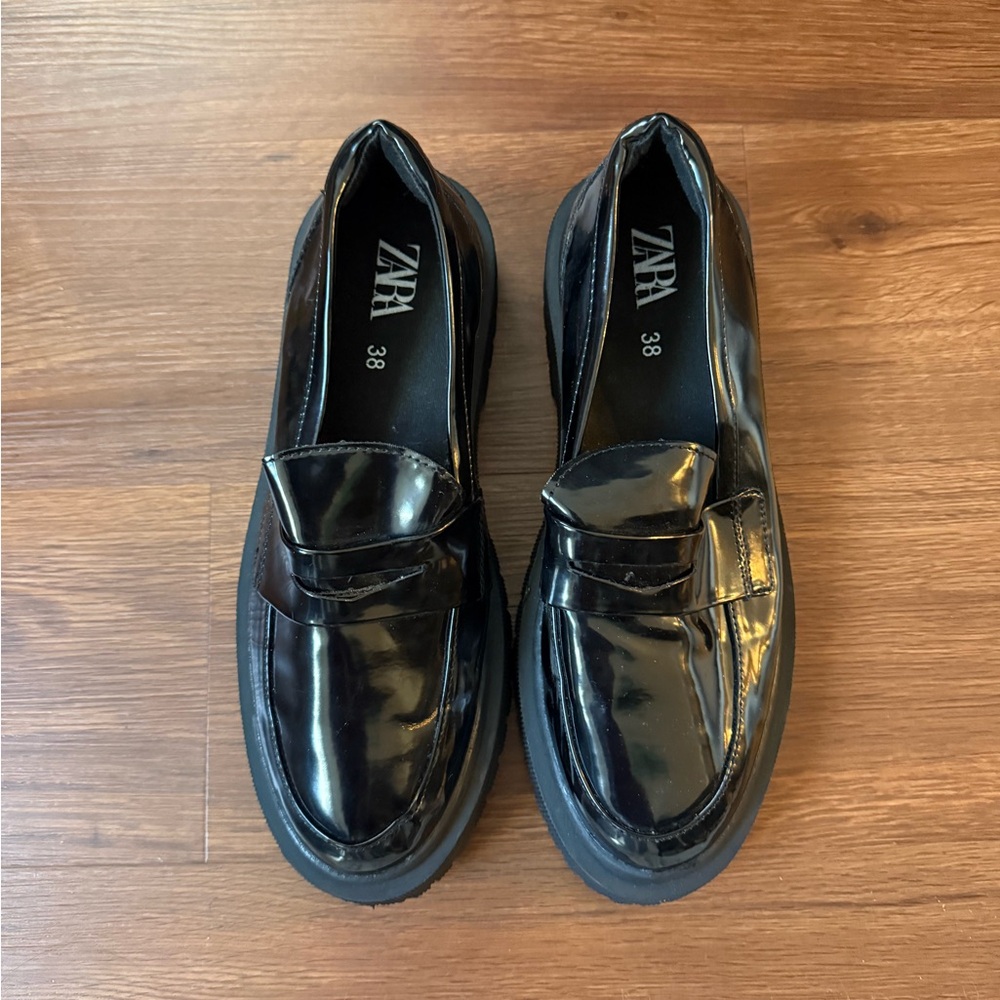 Zara women’s black platform loafers like new